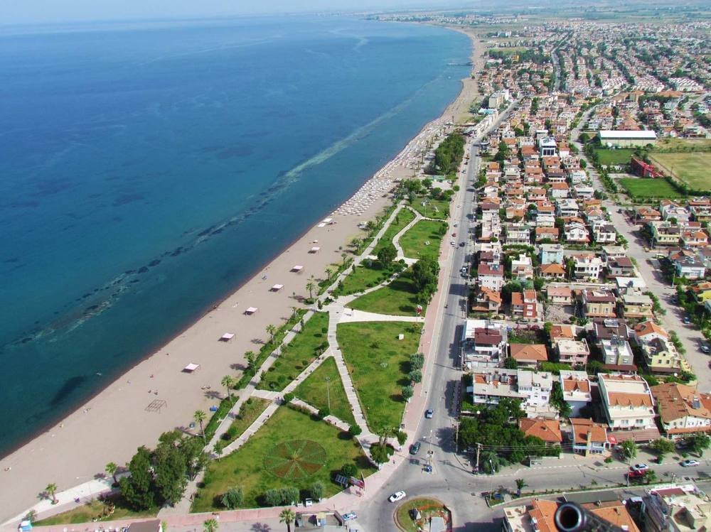 Dikili plaj ve sahil yürüyüş yolu